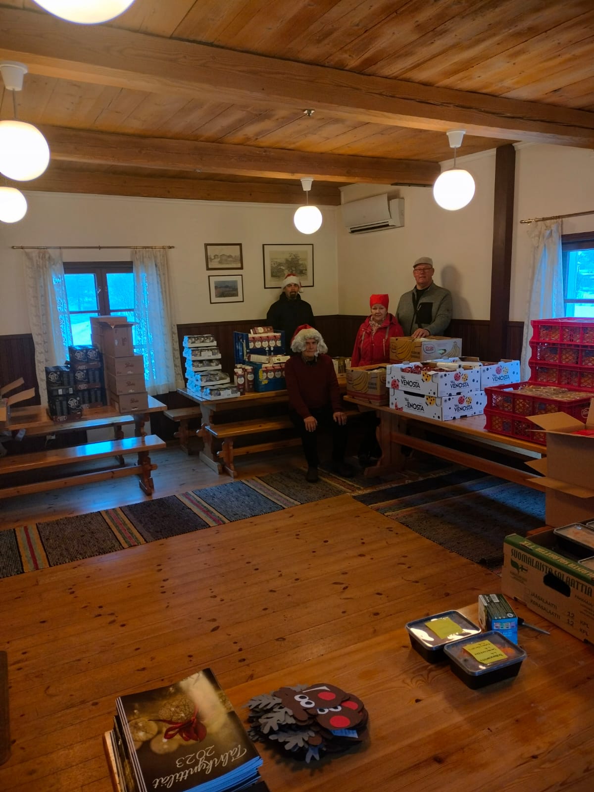 Evästä ja joulumieltä yli 60 talouteen