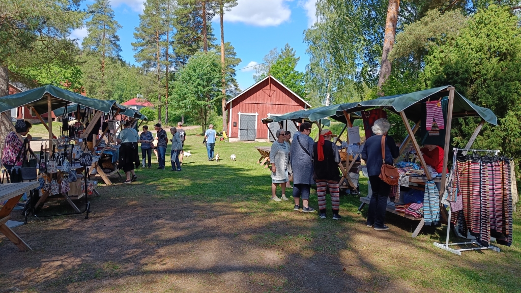Verlan kesätorilla kohdataan vieraat ja tutut