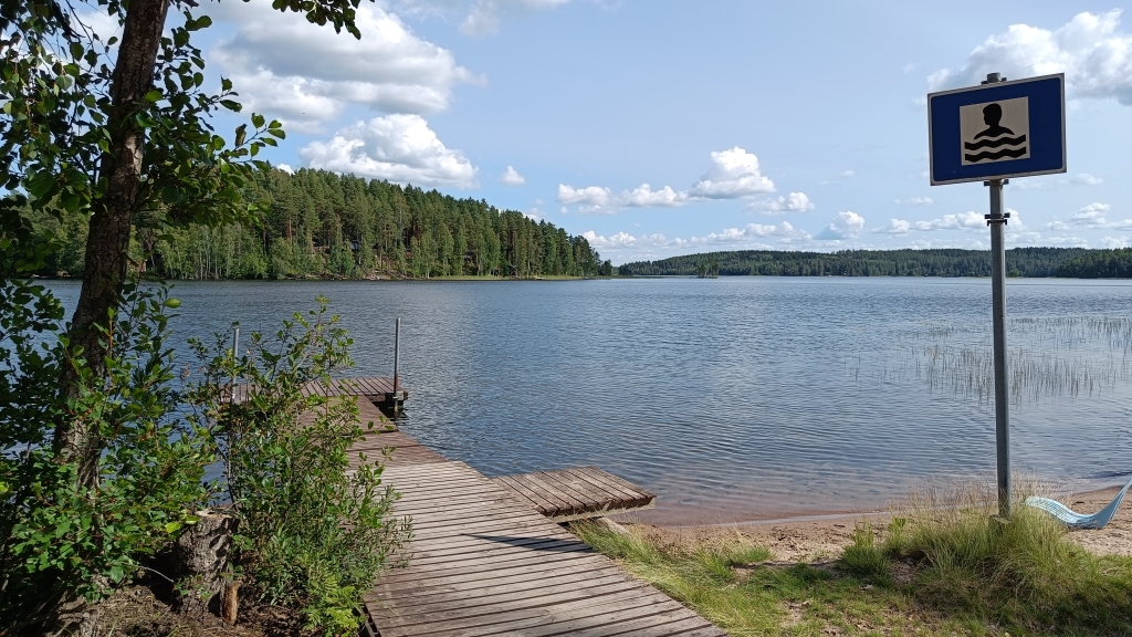 Kyltti varastettu Jouthiekassa, koirien uittaminen kiusaa