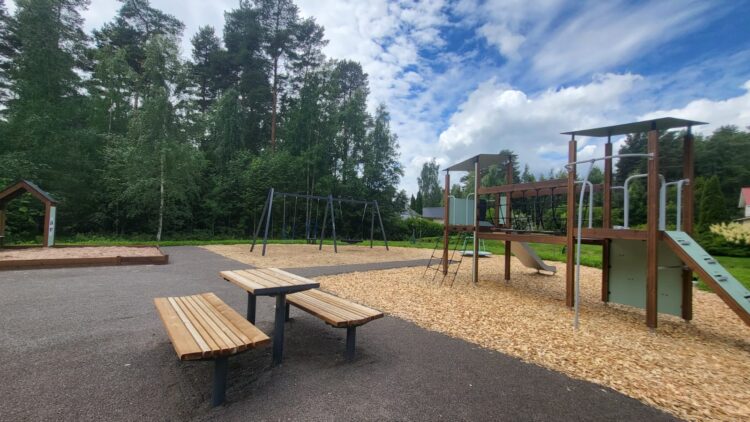 kukkuraisenpolun-leikkipaikka-jaala-4