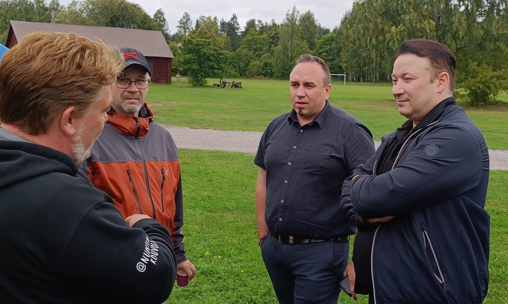 Tangokuninkaalliset tähdittävät kesäteatteria Jaalassa