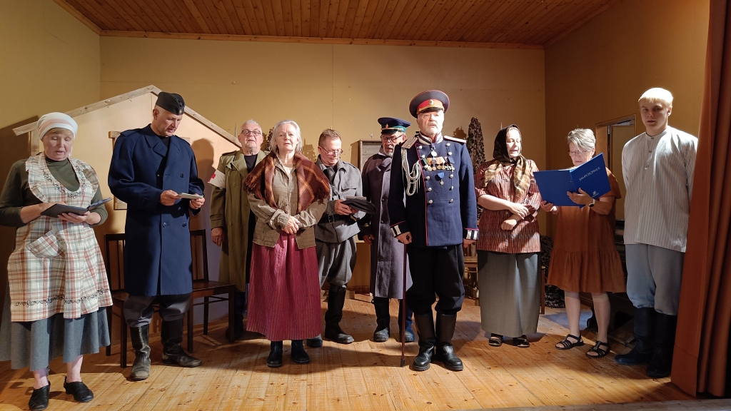 Kylänäytelmien tekijä Vuokko Tuomi palkittiin ansiomerkillä